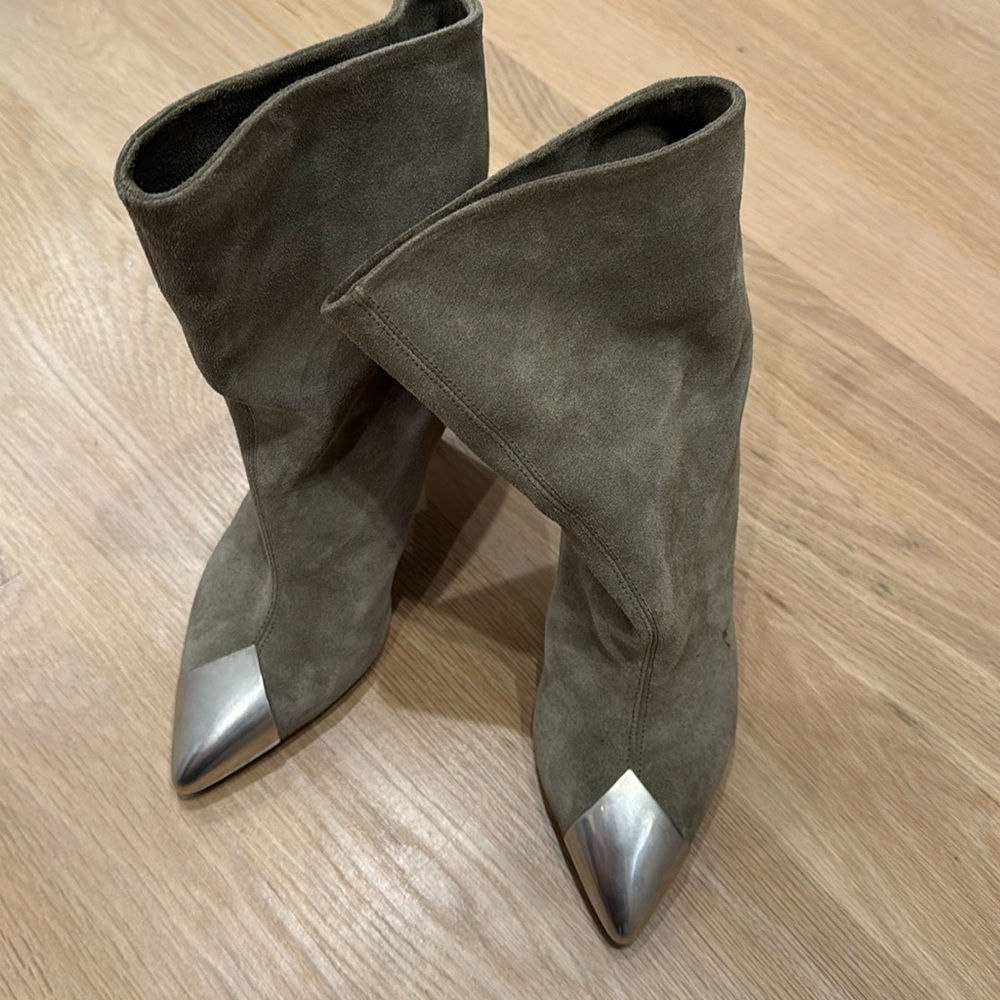 Olive color boots suede some wear and tears but super cute!!